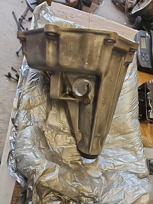 Carcasa trasera de transmisión 94-97 Dodge Ram 1500-2500 NV4500 2x2 para gasolina 5,2 L-5,9 L Foto 1 de 4