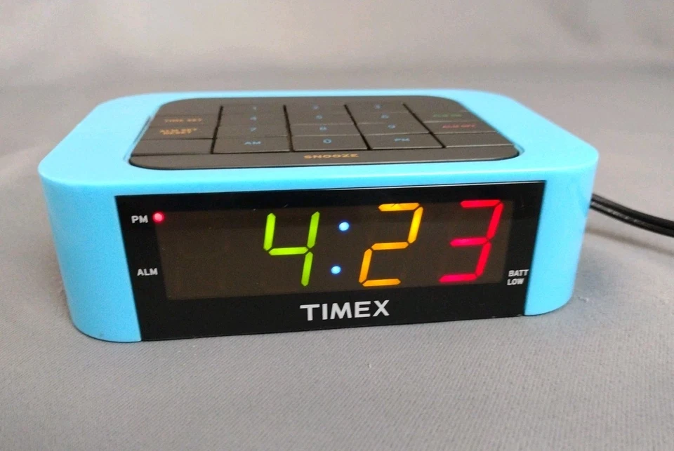 RARO Reloj Despertador Timex T123L LED Azul Multicolor Dígitos Estilo Retro Probado Foto 1 de 4