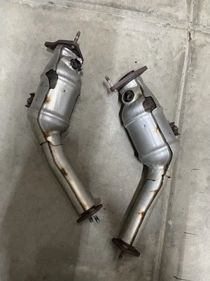 Infiniti Q60 2017 tubo descendente inferior Foto 1 de 2