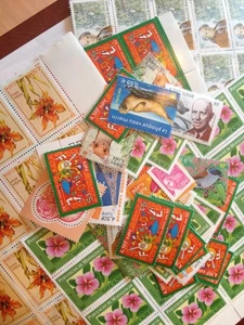 Facial Under 100 Stamps At 0.69 Euro Or 69 € - Picture 1 of 1