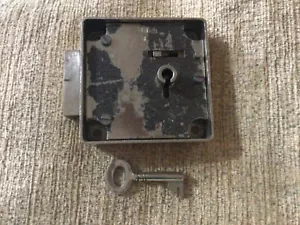 Cerradura de seguridad recuperada más 1 cerradura de llave de trabajo tamaño 82mm x82mm - Imagen 1 de 8