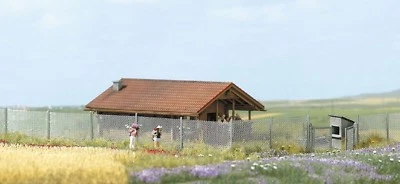 BUSCH 1017 Maschendrahtzaun 24 Rundpfosten 2 Tore 94 cm Maschendrahtzaun Neu OVP - Bild 1 von 2