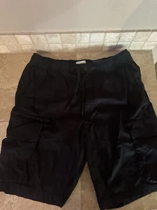 H & M Men's size M regular fit cargo shorts pre owned excellent BLACK - Picture 1 of 3