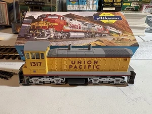 Athearn HO SW1500 Union Pacific #1317 Diesel Switcher 3733  - Picture 1 of 5