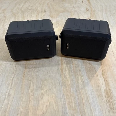 Par de 2 altavoces estéreo interiores/exteriores KLH Audio System modelo 45 negros con MONTAJES Foto 1 de 4