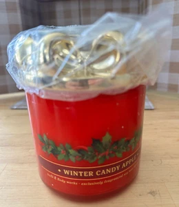 Bath & Body Works Kerze WINTER CANDY APPLE mit SCHLEIFENDECKEL groß 3-Docht 14,5 Oz. - Bild 1 von 3