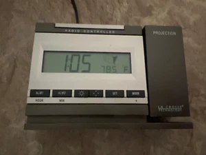 La Crosse Technology Projection Alarm Clock Radio Model WT-5720 J62 - Picture 1 of 10