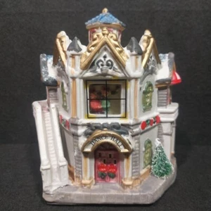 Salón de baile de Navidad iluminado casa de pueblo decoración navideña exhibición - Imagen 1 de 19