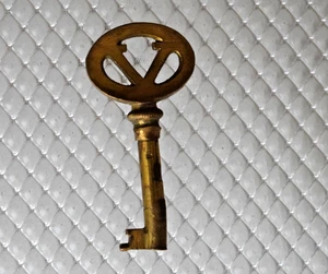 SKELETON KEY VICTOR VICTROLA AUXETOPHONE GOLD PLATE STEAMPUNK JEWELRY CIRCA 1910 - Picture 1 of 14