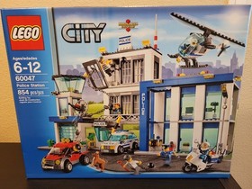 LEGO City Police Station 60047 Building Set &ndash; 854 Pieces &ndash; 7 Minifigures &ndash; BNIB!