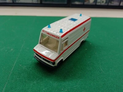 Siku Ambulanza Mercedes Benz 809D - Immagine 1 di 4