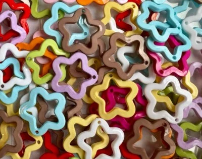 30 piezas Dijes Acrílicos ESTRELLAS OPACAS MEZCLADAS (juguetes para pájaros artesanías para niños, planeador de azúcar)  Foto 1 de 2