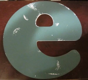 Große Kunststoffbuchstaben Innen/Außen 14" überstreichbar "e" 1/4" dick - Bild 1 von 2
