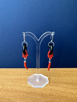 Orecchini in argento 925, vero corallo rosso mediterraneo naturale e onice - Immagine 1 di 4