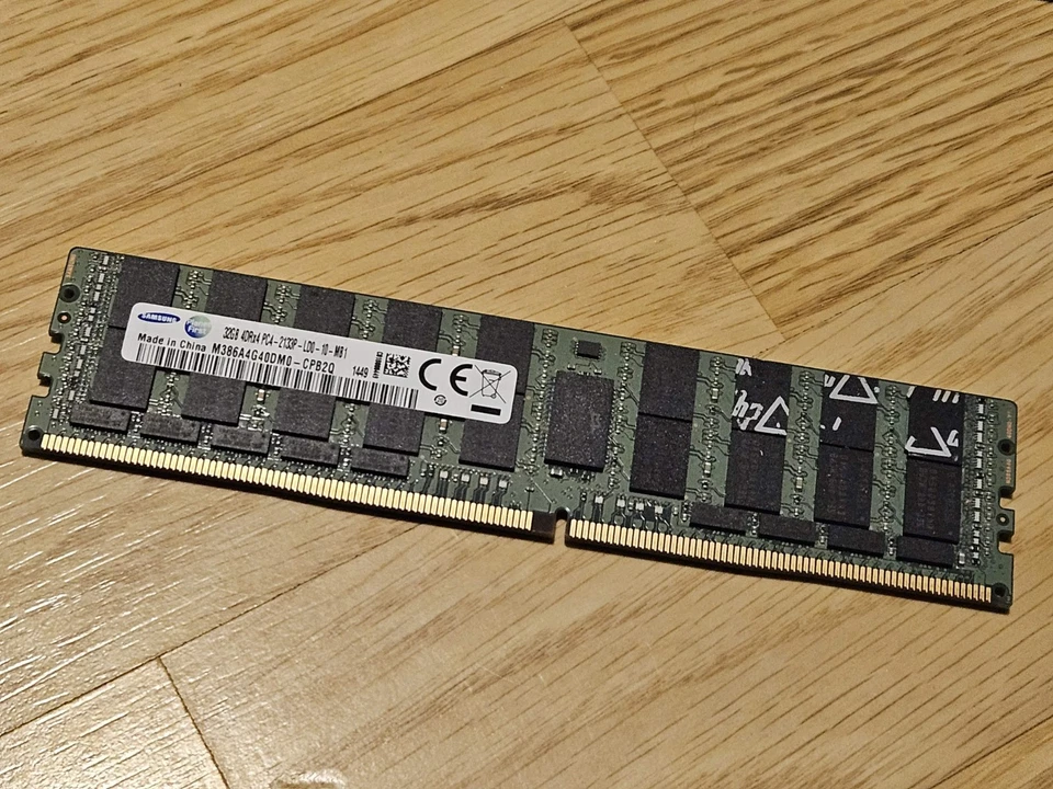 Samsung 32gb Pc4-2133p 4drx4 Ddr4-2133mhz ECC Reg Memory M386a4g40dm0-cpb2q - Image 1 of 1
