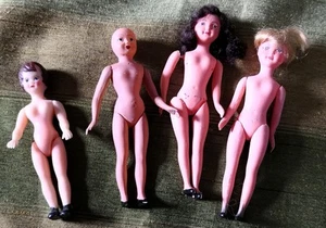 Group of 4 VINTAGE "TEEN" SHAPED DOLLS for dressing - Picture 1 of 8