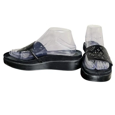 Sandália deslizante DONALD PLINER Fifi couro preto perfurada cravejada tamanho 8,5 N - Imagem 1 de 4