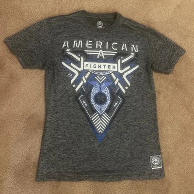  Camiseta gris grande American Fighter Serving Justice para hombre Foto 1 de 4