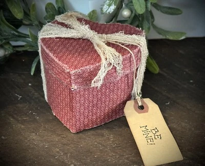 Caja Despensa Corazón Envejecido Primitivo Grubby Americana Love Día de San Valentín Rojo Foto 1 de 4