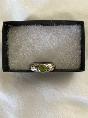 Anillo Silpada martillado plata de ley y peridoto talla 6 Foto 1 de 4