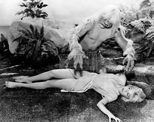 YVETTE MIMIEUX IN "THE TIME MACHINE" - 8X10 PUBLICITY PHOTO (CC866) - Picture 1 of 1