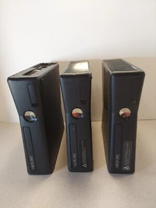 Xbox 360 Nera Set di Tre Non Funzionanti - Foto 1 di 12