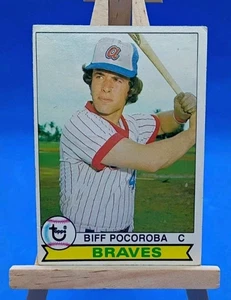 1979 Topps - Biff Pocoroba #555 Atlanta Braves Catcher  - Foto 1 di 4