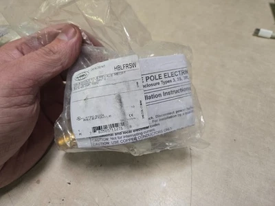 Hubbell Wiring Systems HBLFRSW TPE Single Pole Panel Mount Female Receptacle - Image 1 of 4