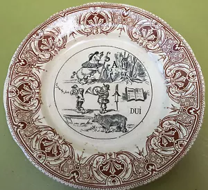 ASSIETTE REBUS SARREGUEMINES FRANCE THEME PELERINAGE - SAINT JACQUES Compostelle - Picture 1 of 4