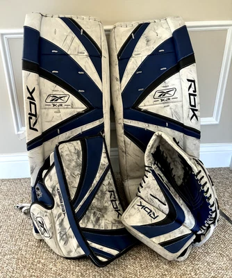 Almohadillas de portero de hockey sobre hielo Reebok 31 pulgadas y guantes 7k Jr. azul blanco, JUEGO COMPLETO Foto 1 de 4
