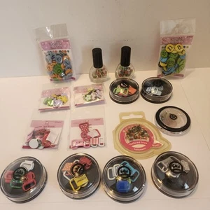 Queen & Co Embellishments Scrapbook Brads and Hook-ups -269 pieces - Picture 1 of 15