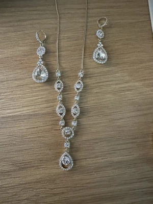 Collar Givenchy Cristal Lariat, 16" + 3" Extensor Tono Dorado Conjunto Con Pendientes Foto 1 de 3