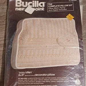 Raro Kit de Punta de Aguja Bucilla De Colección Acogedora Almohada para Gatito Tabla Contada Nuevo en Paquete - Imagen 1 de 6