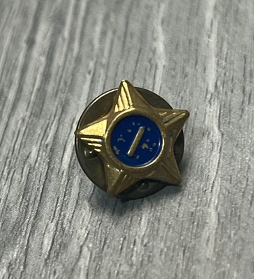 Mini clutch pin solapa estrella esmalte azul tono dorado premio servicio 1 año Foto 1 de 4