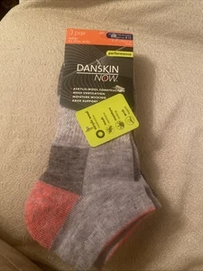Danskin Crew-Socken-Pack 3 Paar grau weiß pink Damenschuhgröße 8-12 neu - Bild 1 von 4