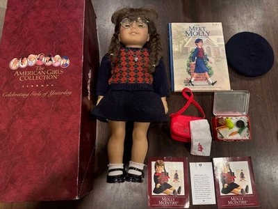Muñeca Molly Pleasant Company con caja lonchera libro American Girl Foto 1 de 4