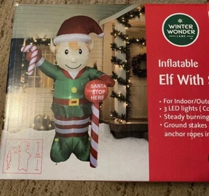 8 pies Elf Winter Wonder Lane LED inflable elfo con letrero 8 pies de alto nuevo en caja - Imagen 1 de 5