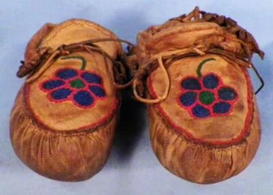Childs Shoes Moccasins Tan Leather Hand Stitched Doll Antique HH - Picture 1 of 5
