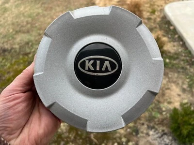 KIA SPECTRA TAPA CENTRAL RUEDA FABRICANTE ORIGINAL ACABADO PLATEADO 0K2NA 37 190 2000-2004 Foto 1 de 3