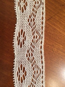 Antigua pieza de coleccionista de diseño floral de encaje aguja hecha a mano del siglo XIX marfil 6 yardas - Imagen 1 de 3