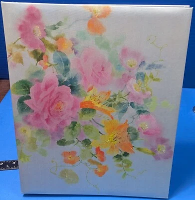 Álbum de fotos encuadernado con sello postal con páginas de montaje en memoria - cubierta floral de satén Foto 1 de 4