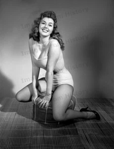 8x10 Print Sexy Model Pin Up Brunette Stockings Classic 1955 Pose #2053 - Bild 1 von 1