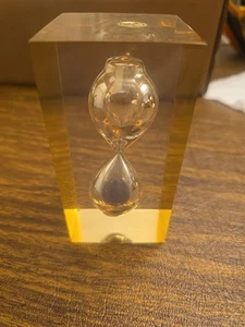 Vintage MCM Acrylic Lucite Hourglass Italy Amber 4 1/8" - Picture 1 of 9