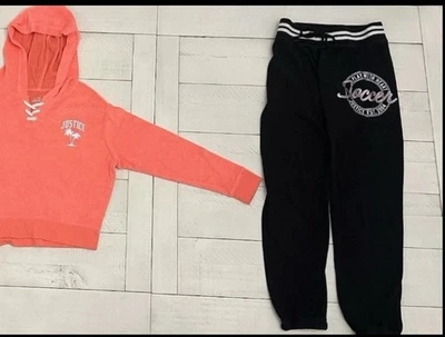 Pantalones deportivos de fútbol negros y sudadera polar rosa Justice para niñas/juniors 12 Foto 1 de 4
