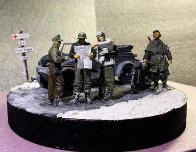 Diorama Segunda Guerra Mundial escala 1/35 Kubelwagen alemán y motocicleta con 4 figuras de resina Foto 1 de 4
