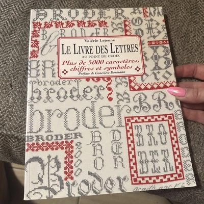 Le livre des lettres au point de croix plus 5000 caracteres Valerie Lejeune PB - Image 1 of 4