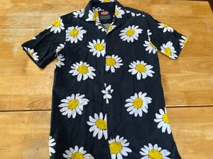 Camisa Petals & Peacocks Pequeña Floral Negra Blanca Amarilla Abotonada A17 - Imagen 1 de 5