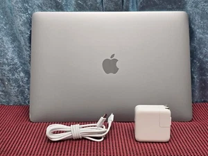 APPLE MACBOOK AIR 13" M1 8GB RAM 256GB SSD A2337 2020 - Afbeelding 1 van 12