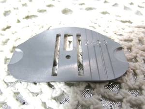 Vintage Singer Touch & Sew Zick-Zack Nähmaschine Nadelplatte 174529 638 600 Serie - Bild 1 von 2