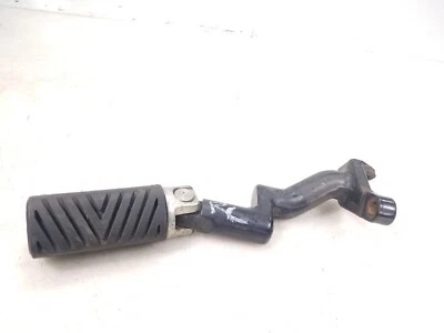 01 Victory V92C 2001 01 reposapiés trasero izquierdo pasajero reposapiés y montaje Foto 1 de 4